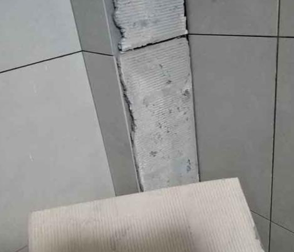 沈河瓷砖空鼓维修公司分享下厨房瓷砖脱落的补救措施。